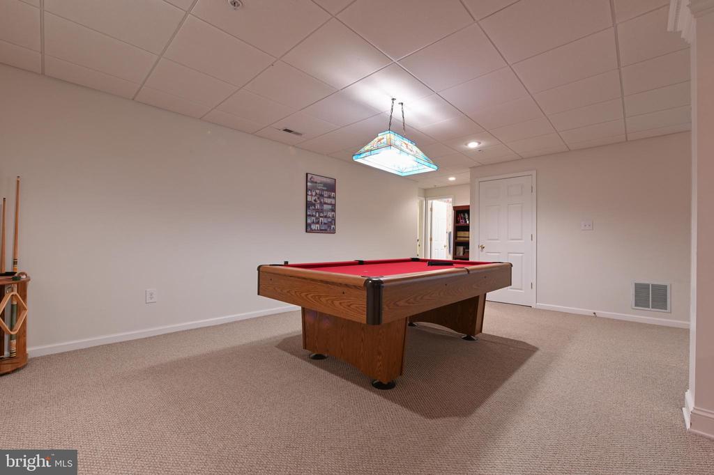 8915 RACE TRACK ROAD