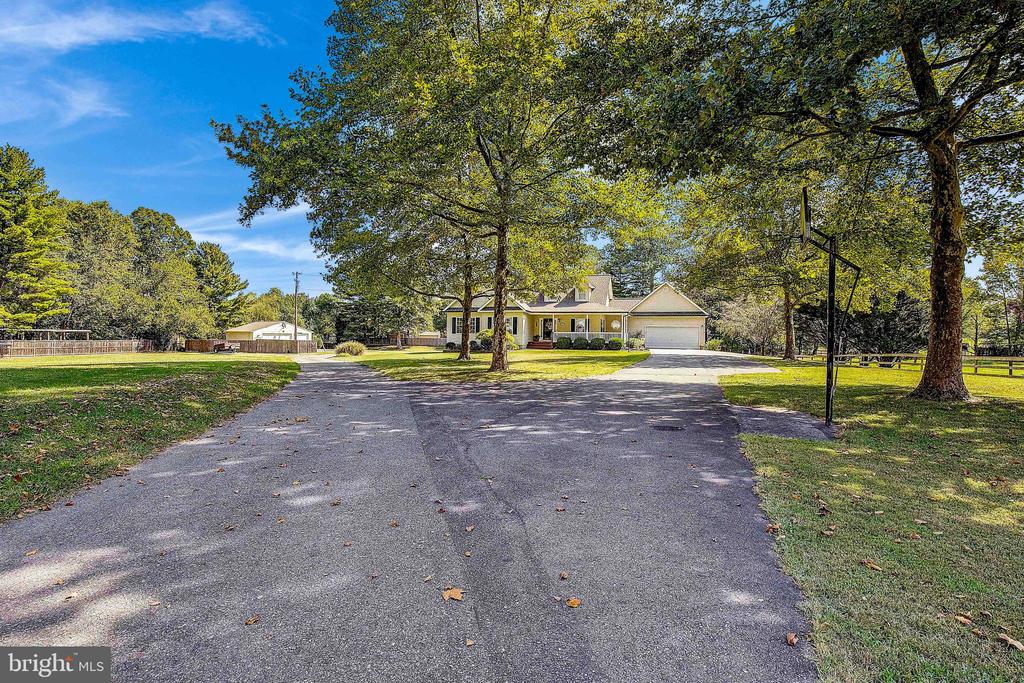 8915 RACE TRACK ROAD