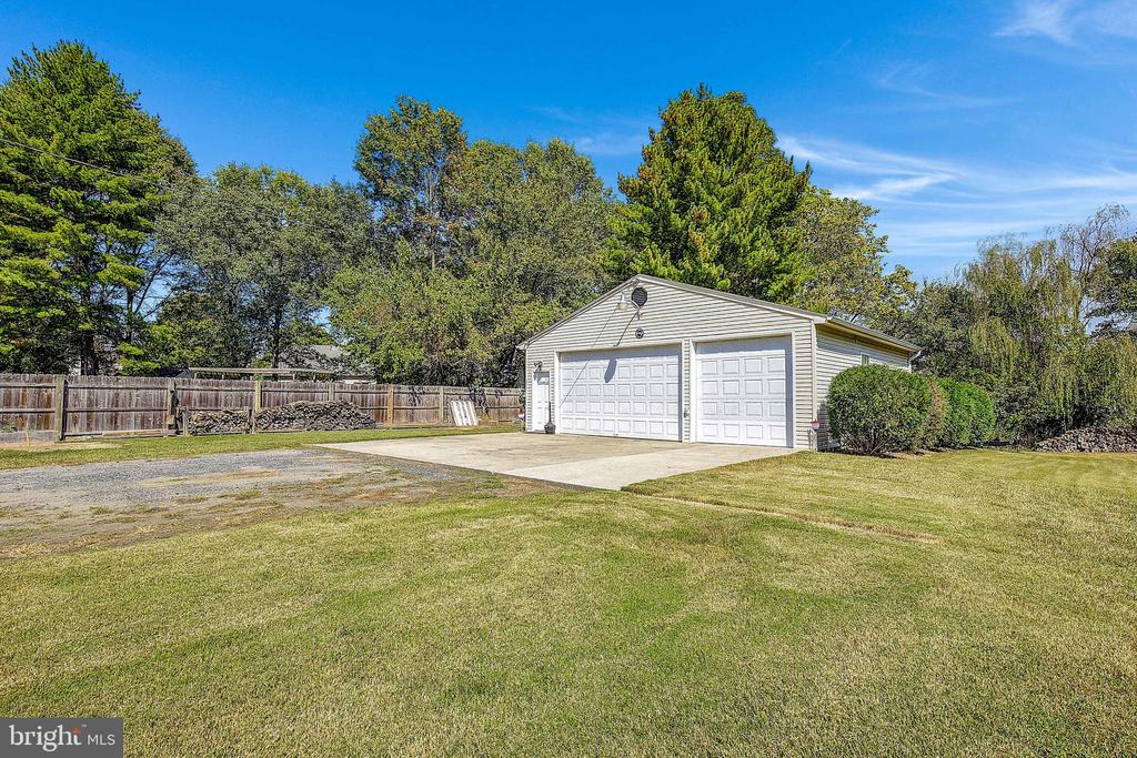 8915 RACE TRACK ROAD