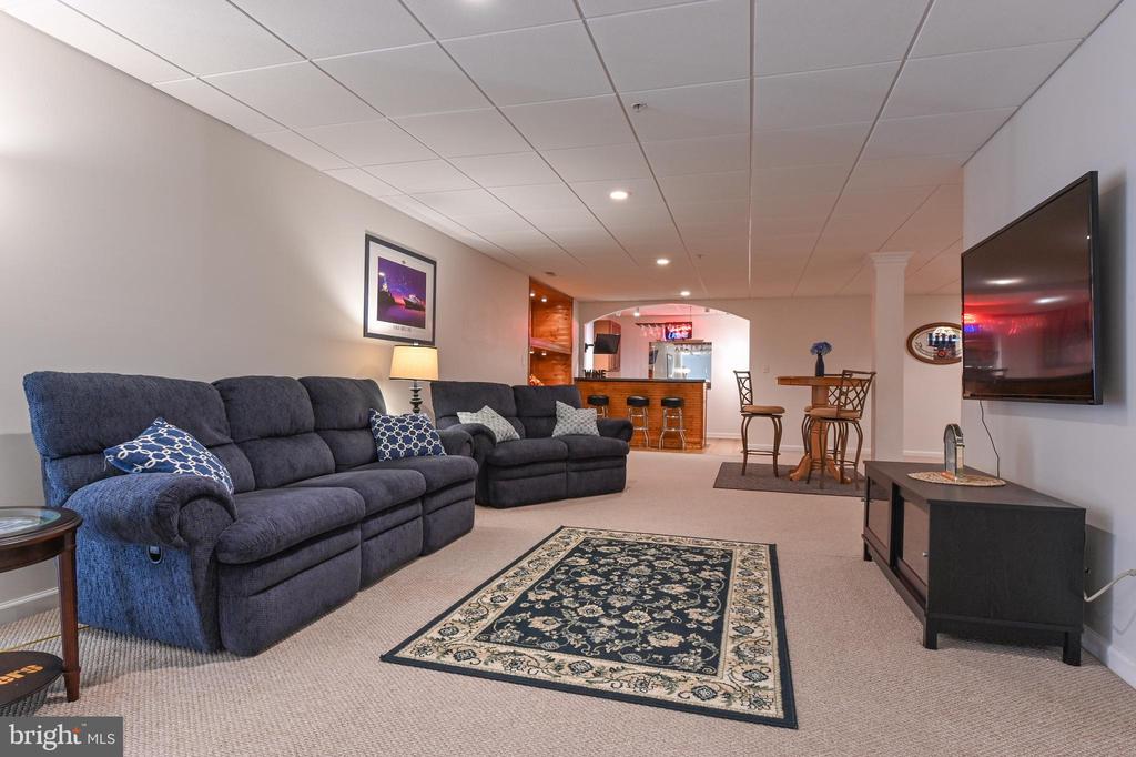 8915 RACE TRACK ROAD