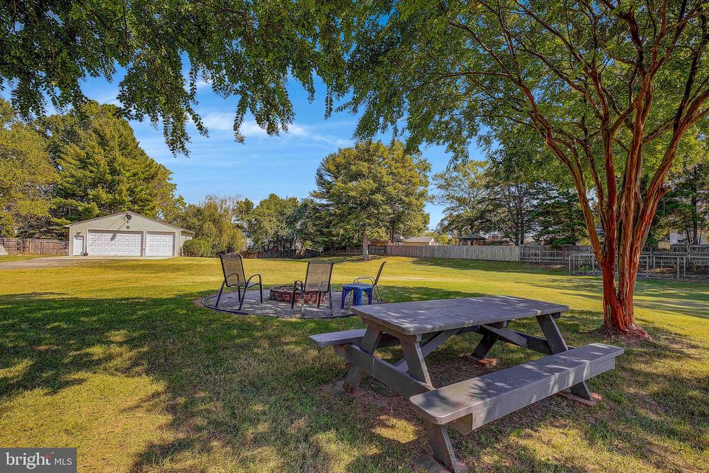 8915 RACE TRACK ROAD