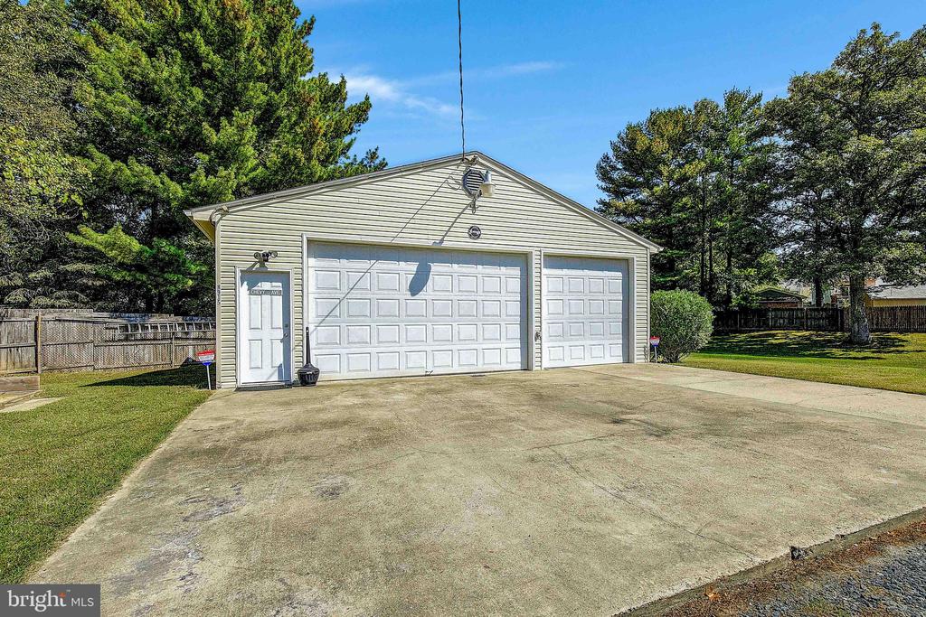 8915 RACE TRACK ROAD