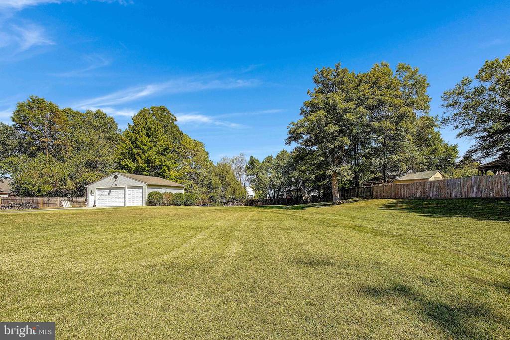 8915 RACE TRACK ROAD