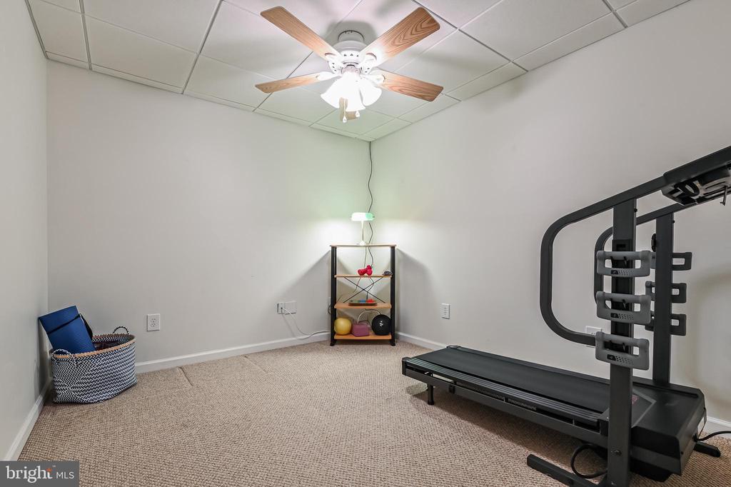 8915 RACE TRACK ROAD