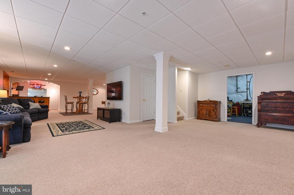 8915 RACE TRACK ROAD