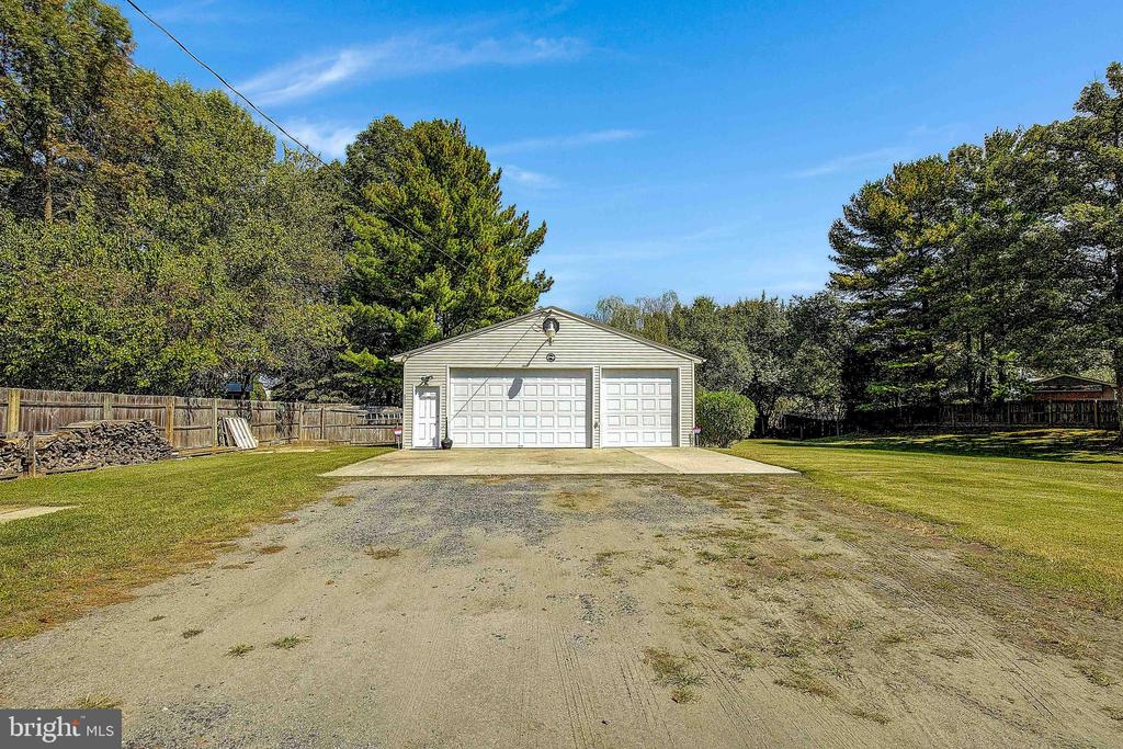 8915 RACE TRACK ROAD