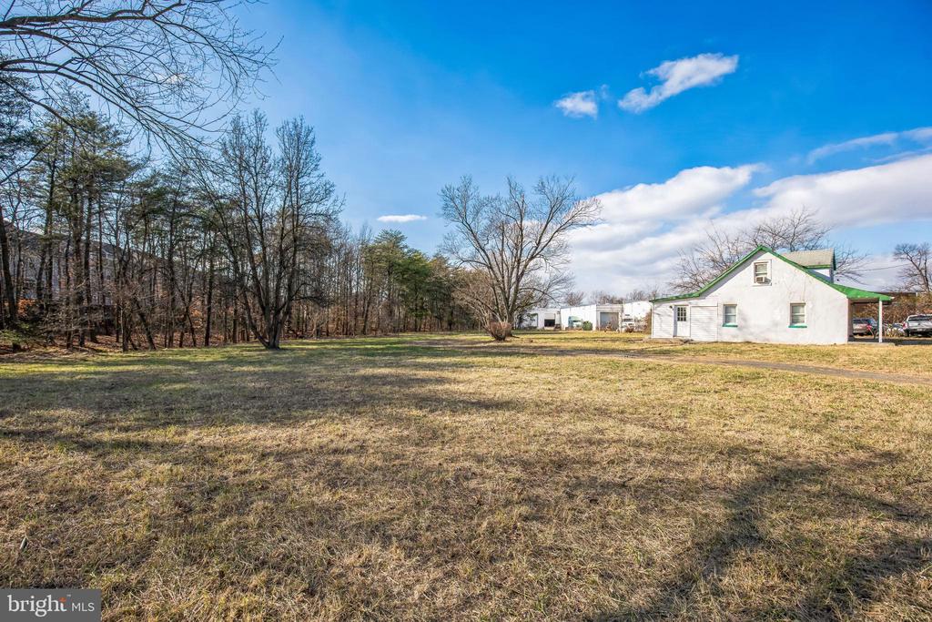 9025 DARCY ROAD