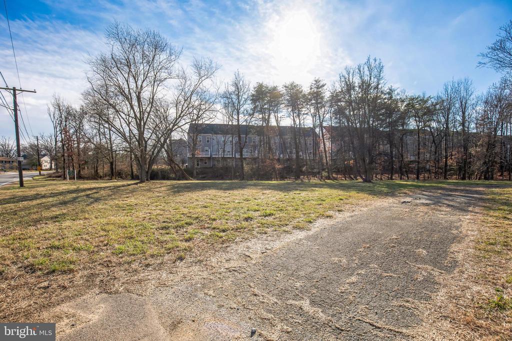 9025 DARCY ROAD