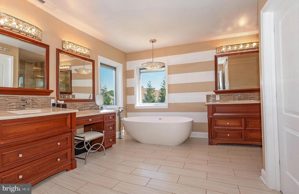217 WINELAND WAY