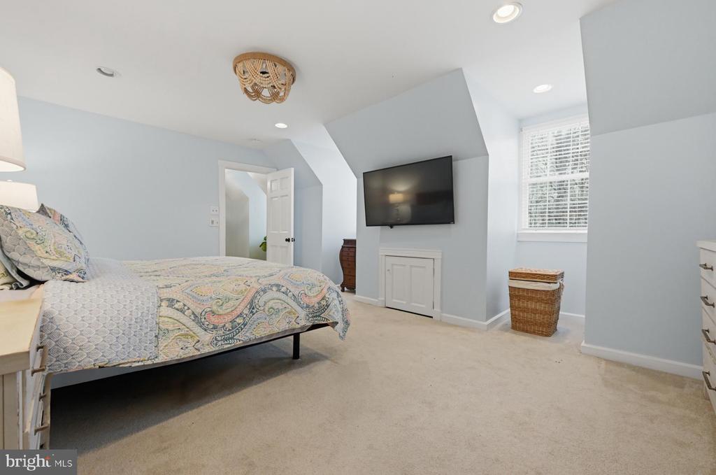 322 PROSPECT BAY DRIVE W