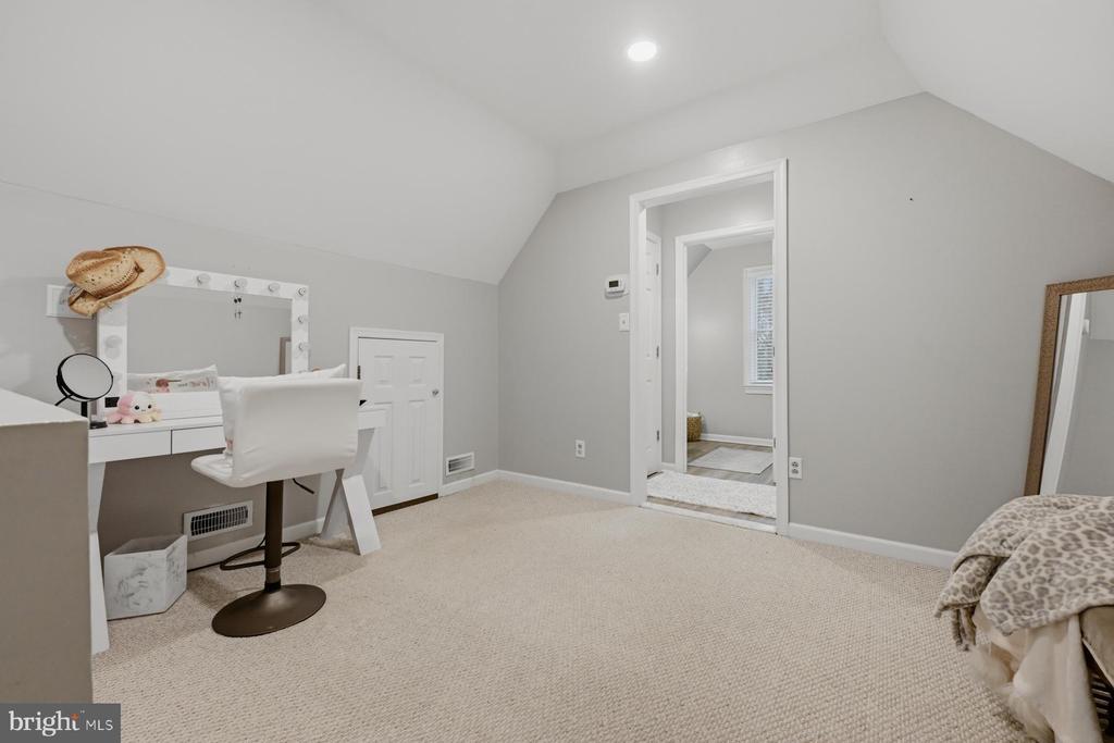 322 PROSPECT BAY DRIVE W