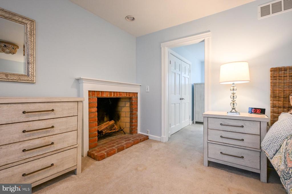 322 PROSPECT BAY DRIVE W