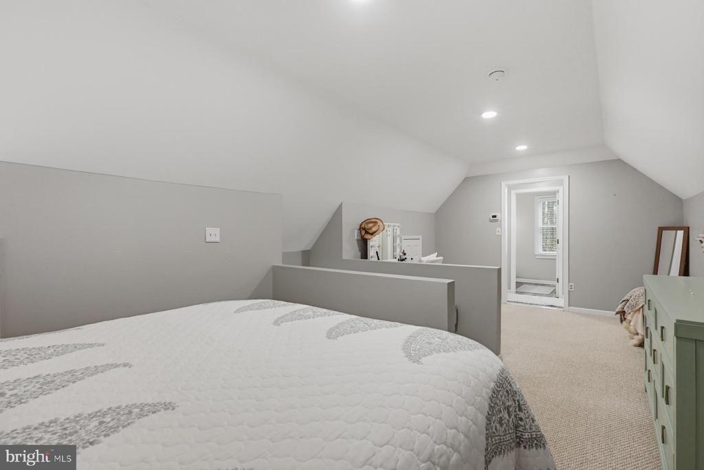 322 PROSPECT BAY DRIVE W