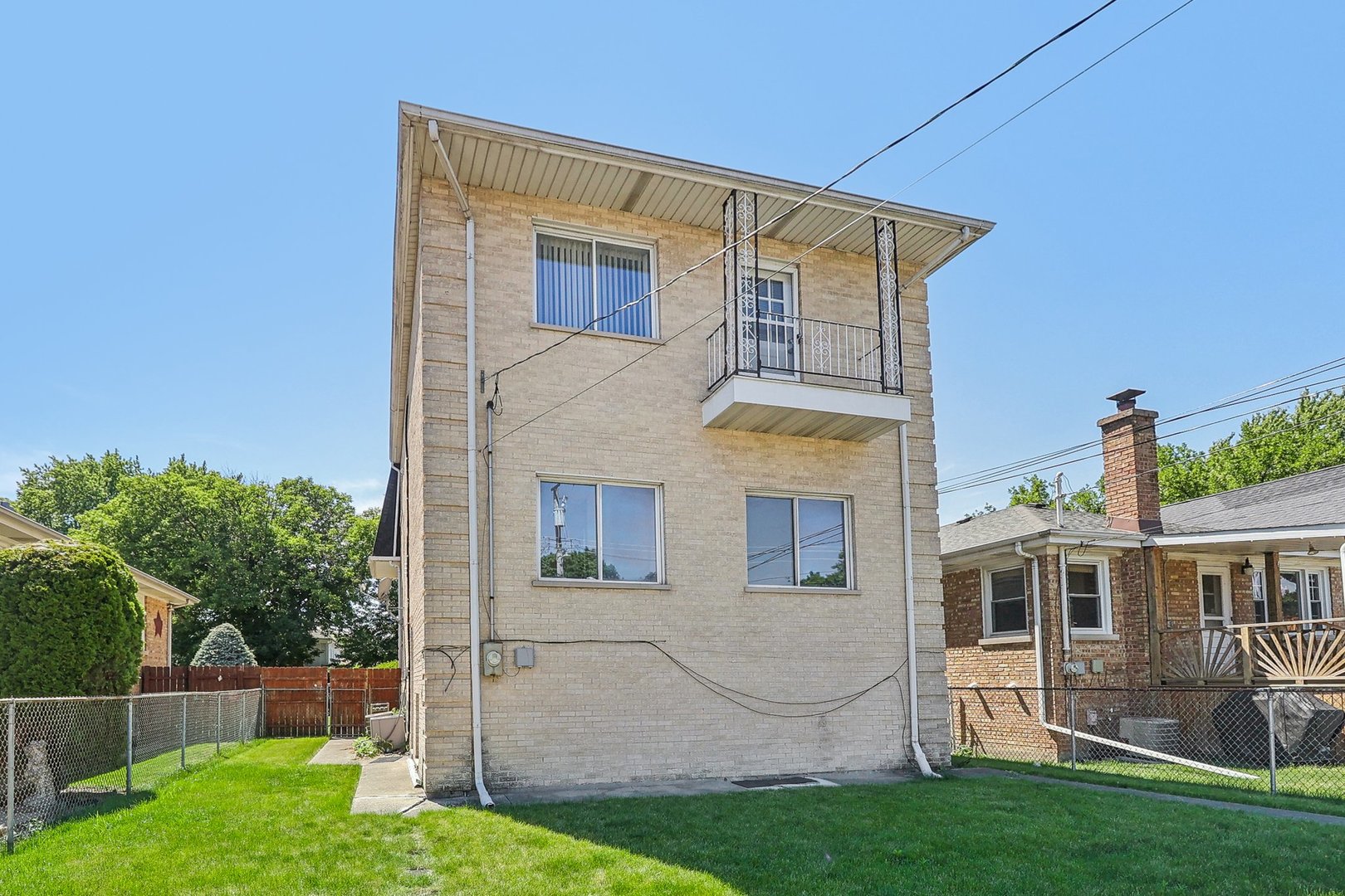 4449 N Mulligan Avenue