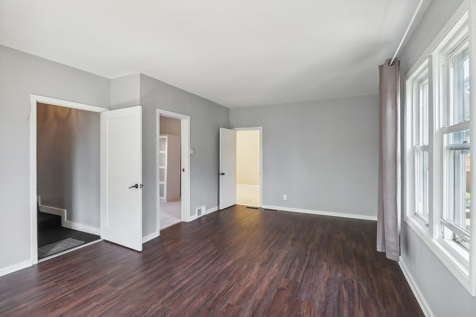 4449 N Mulligan Avenue