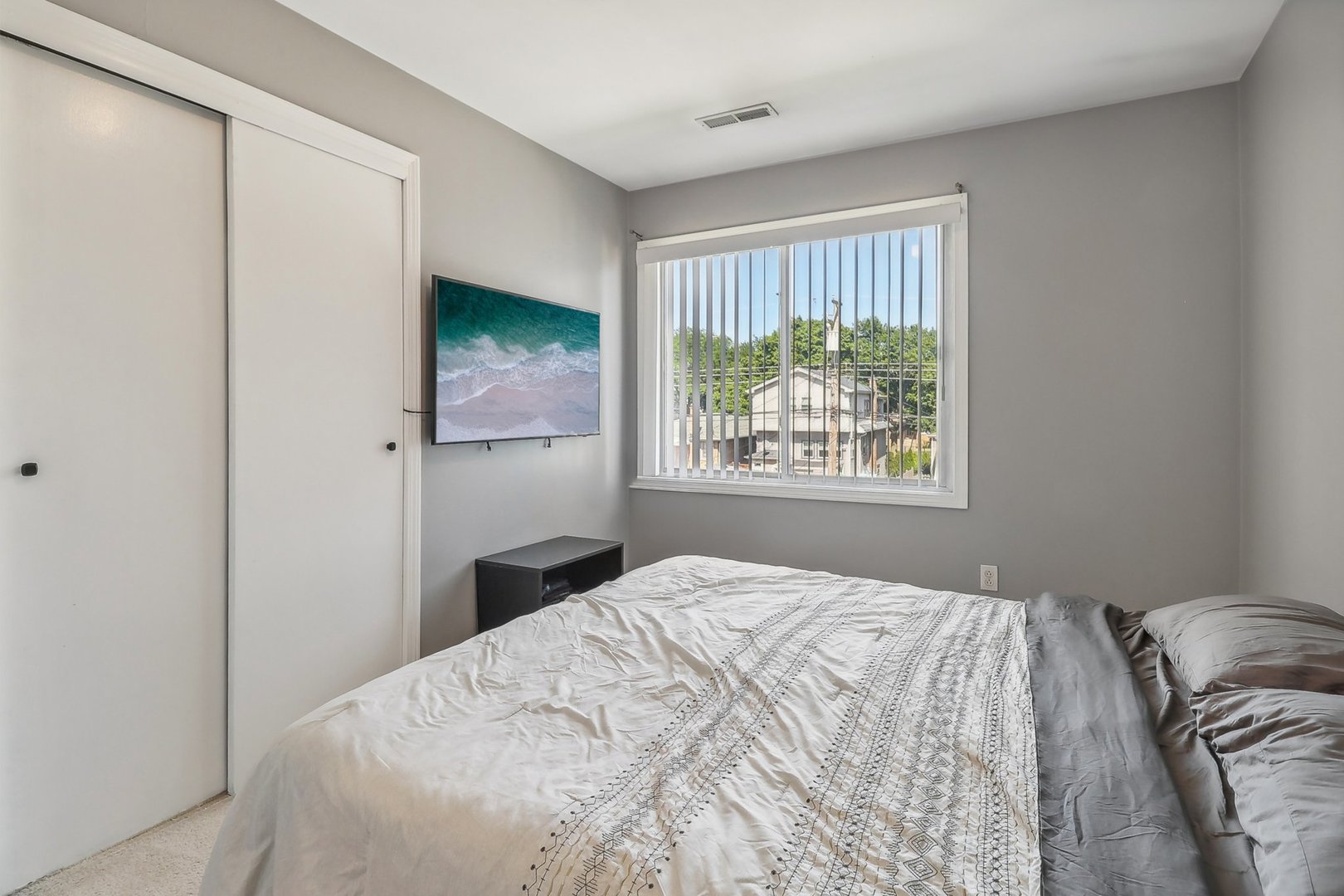 4449 N Mulligan Avenue