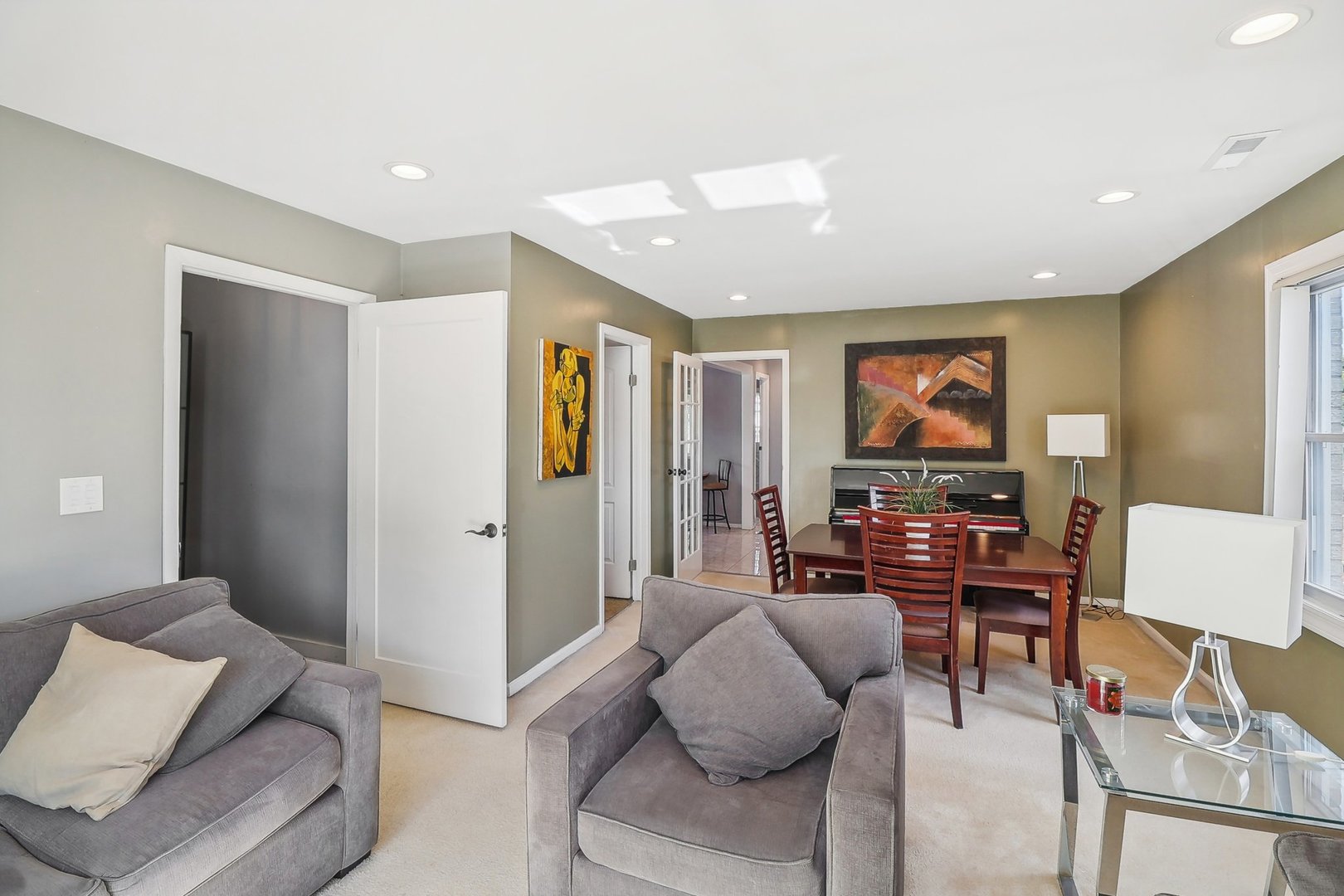 4449 N Mulligan Avenue