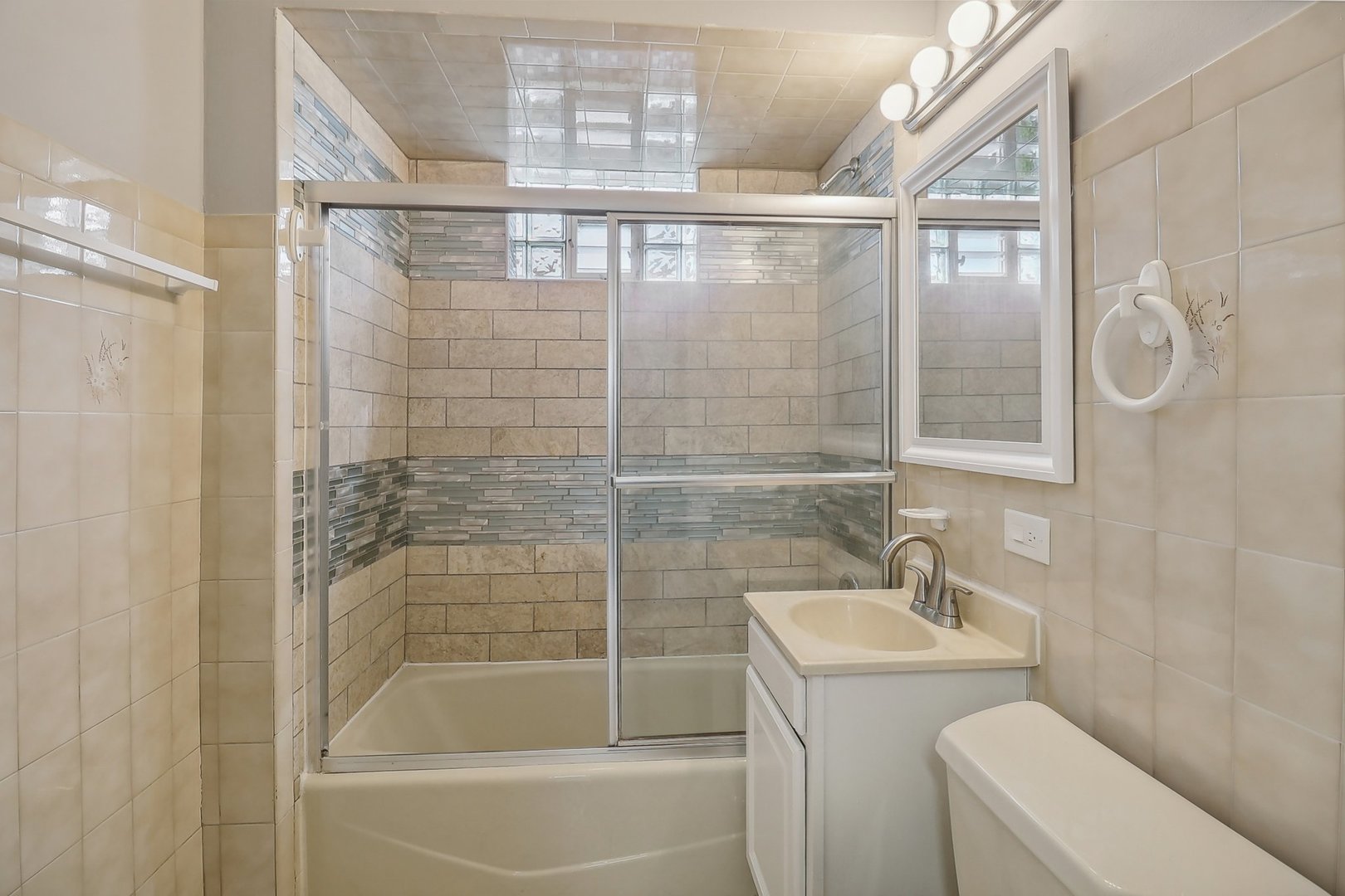 4449 N Mulligan Avenue