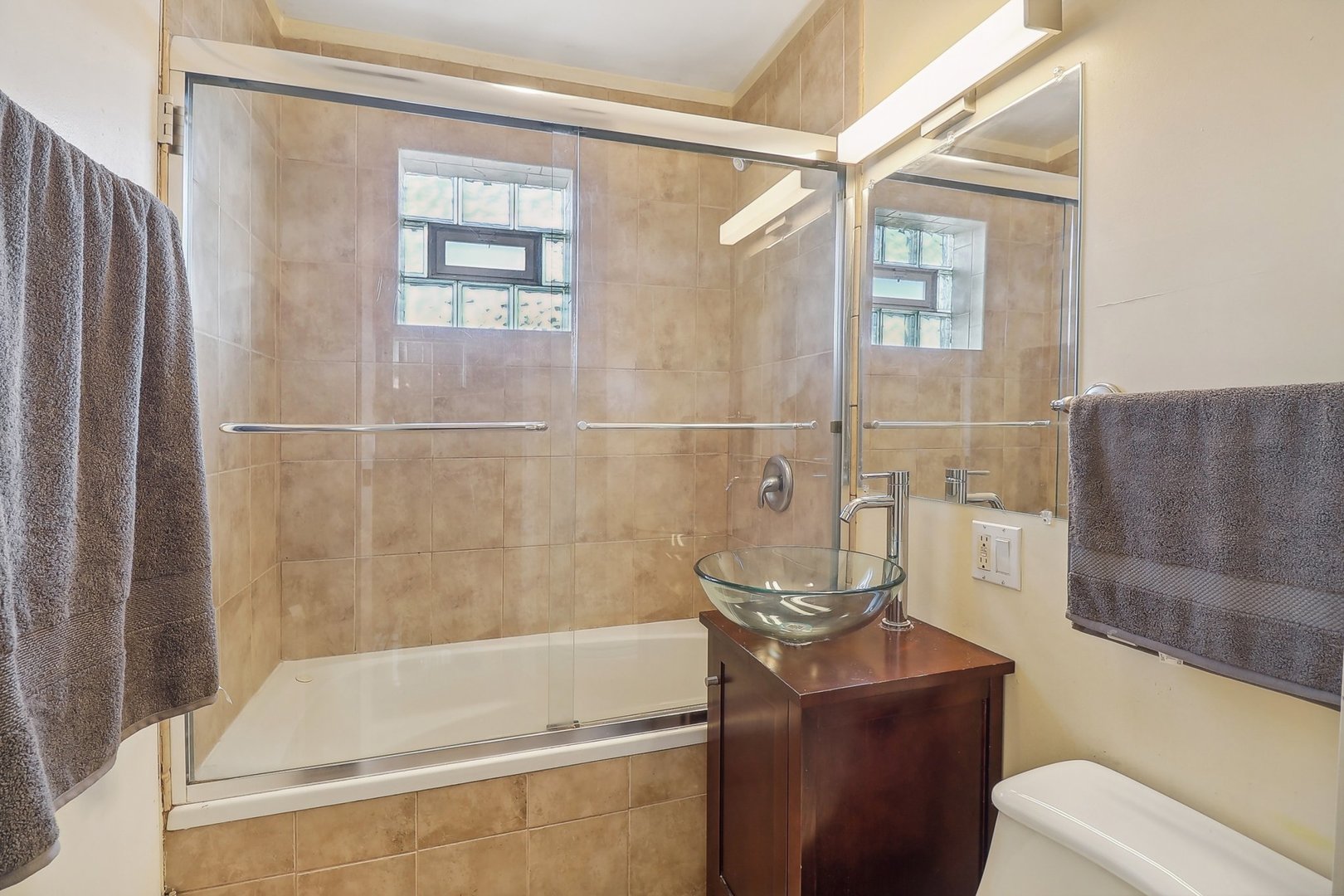 4449 N Mulligan Avenue