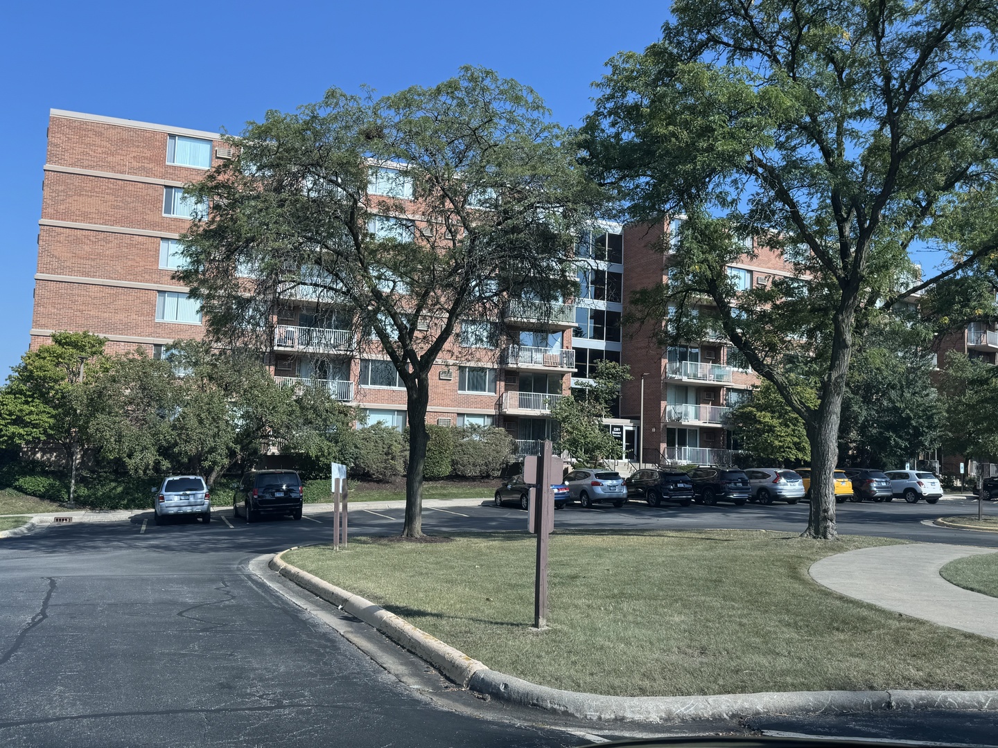 2201 S Stewart Avenue Unit: 3G