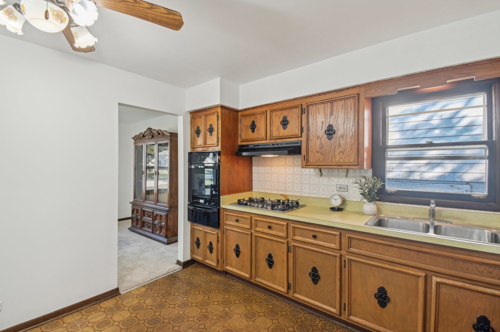 3913 N Washington Street