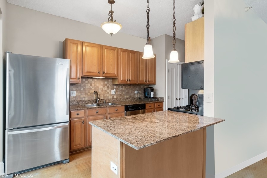 545 N Dearborn Street Unit: 3305