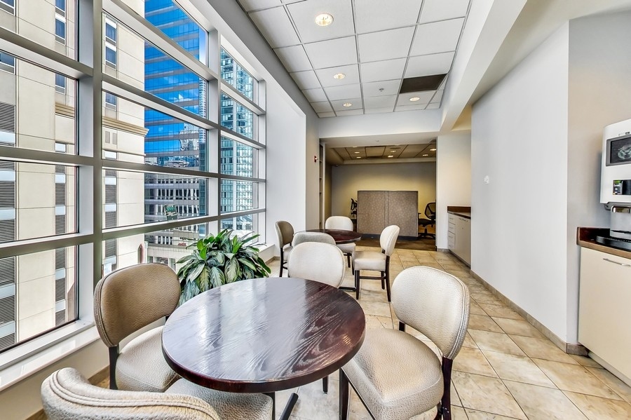 545 N Dearborn Street Unit: 3305