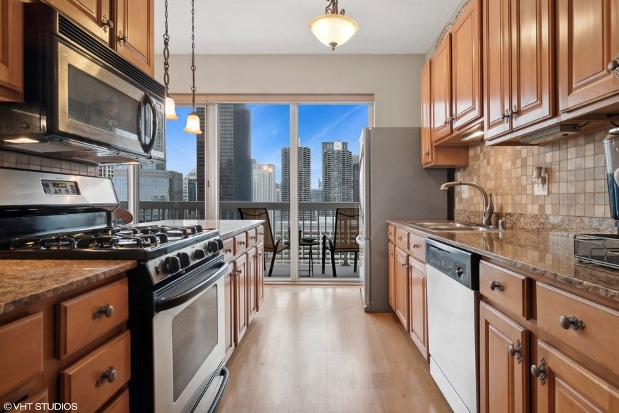 545 N Dearborn Street Unit: 3305
