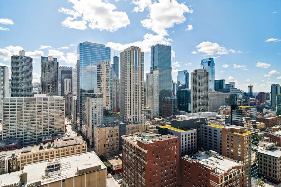 545 N Dearborn Street Unit: 3305