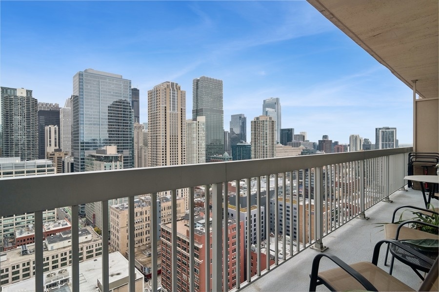 545 N Dearborn Street Unit: 3305