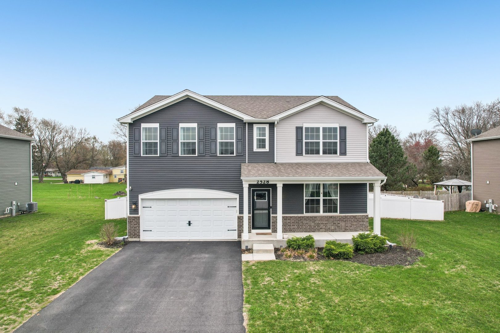 2528 Anna Maria Lane