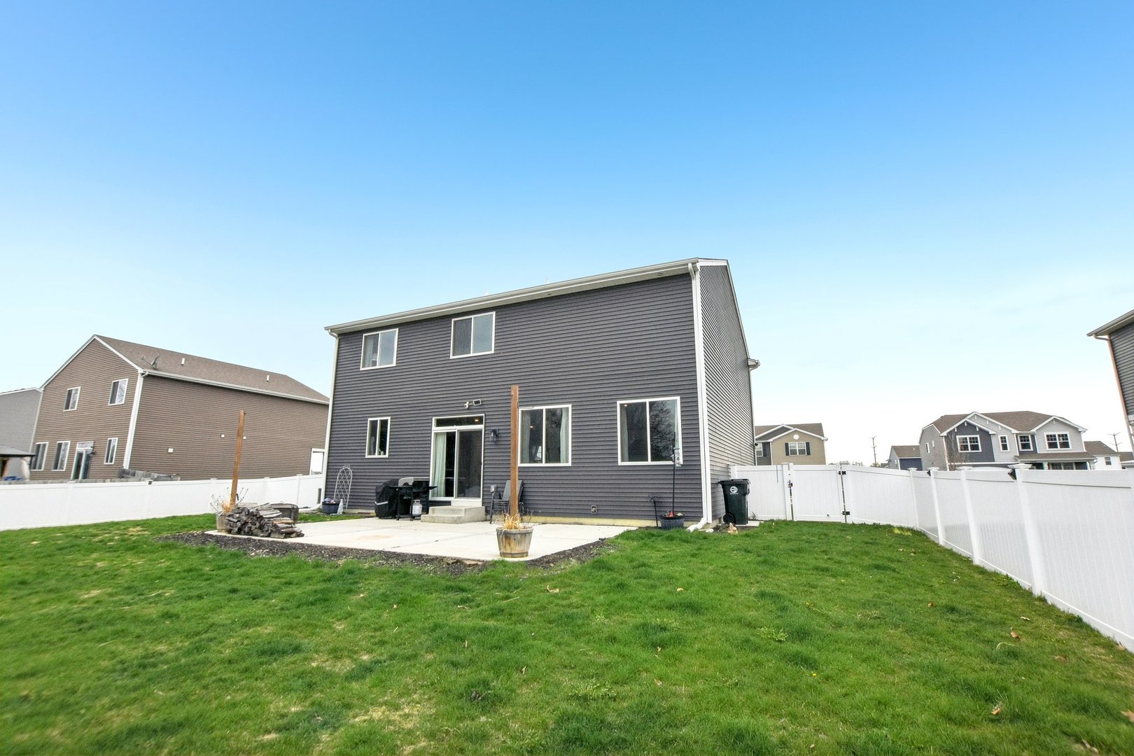 2528 Anna Maria Lane