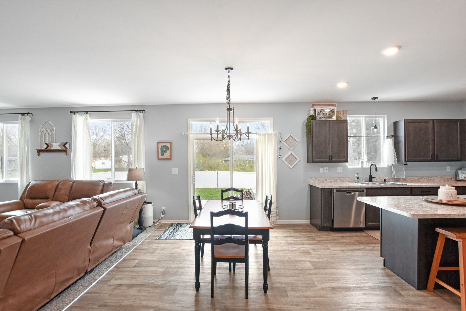 2528 Anna Maria Lane