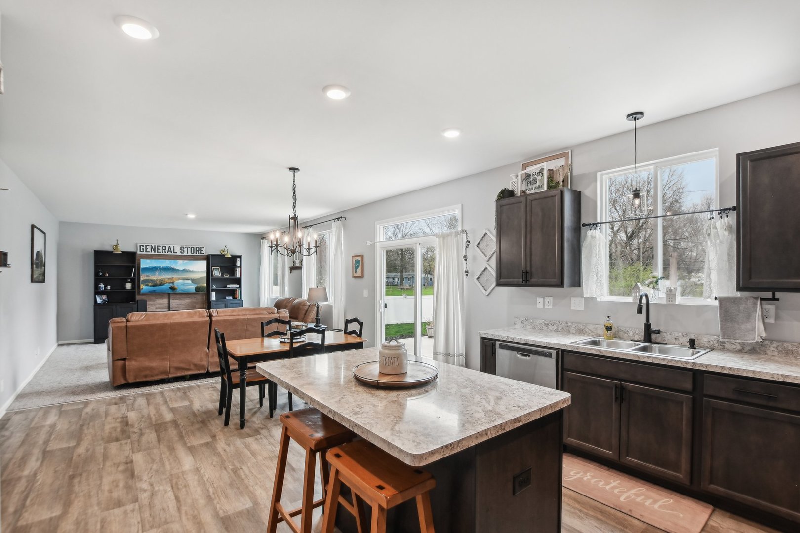 2528 Anna Maria Lane