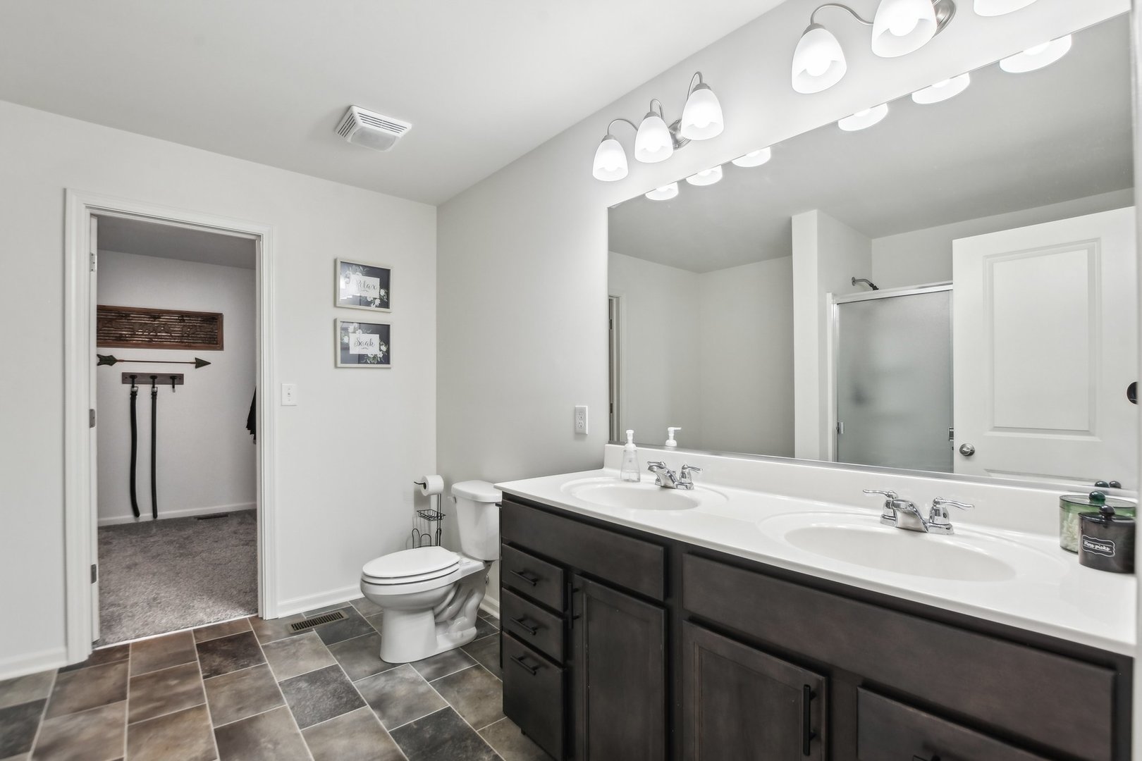 2528 Anna Maria Lane