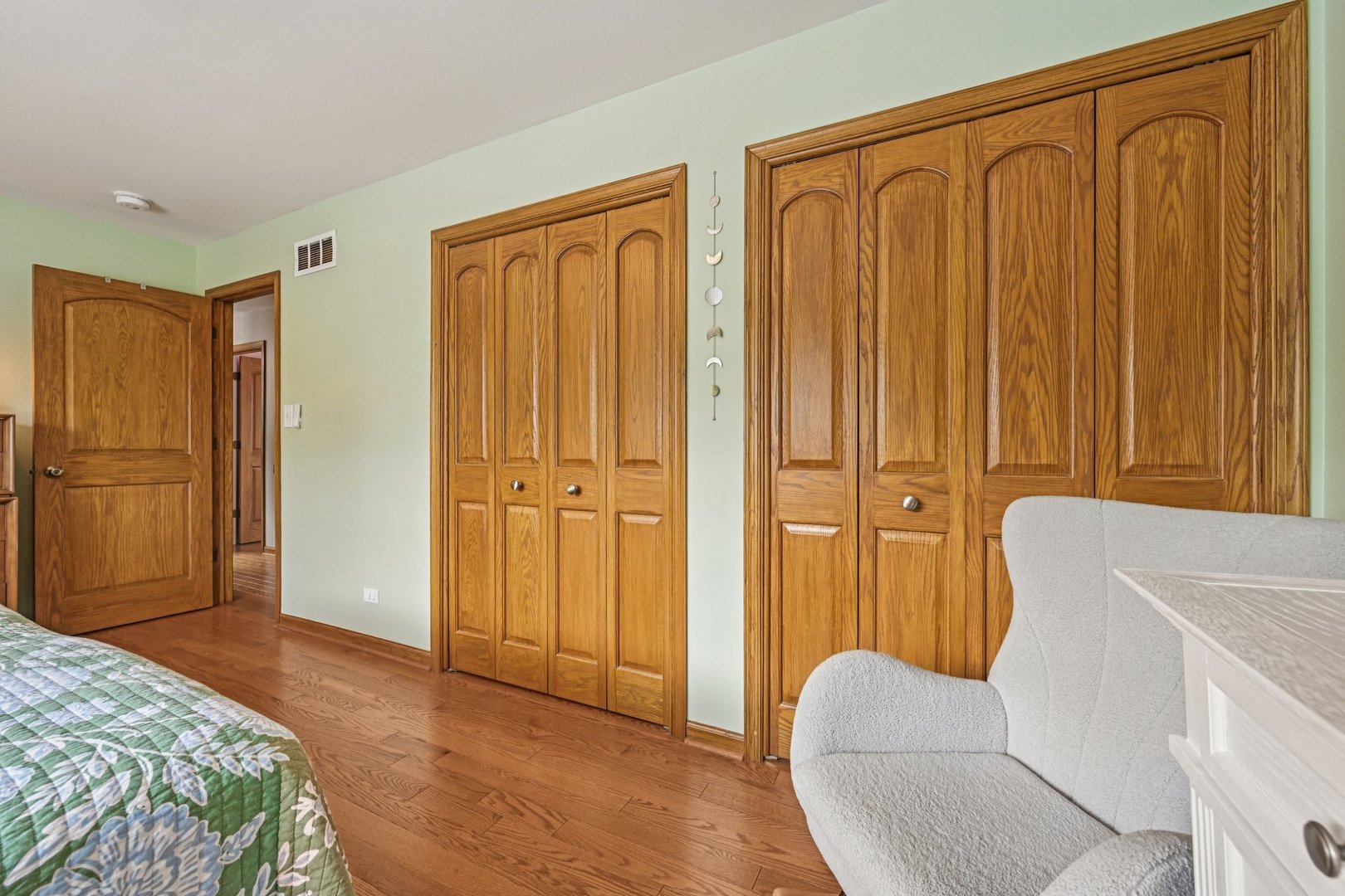 1143 S Edgewood Avenue