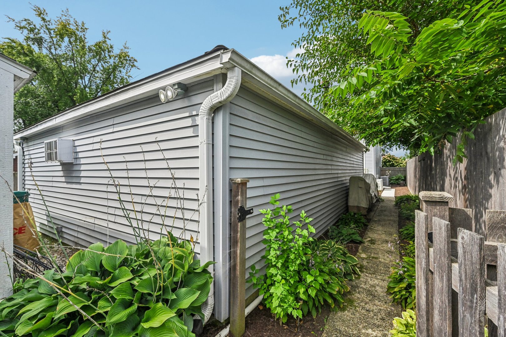 1143 S Edgewood Avenue