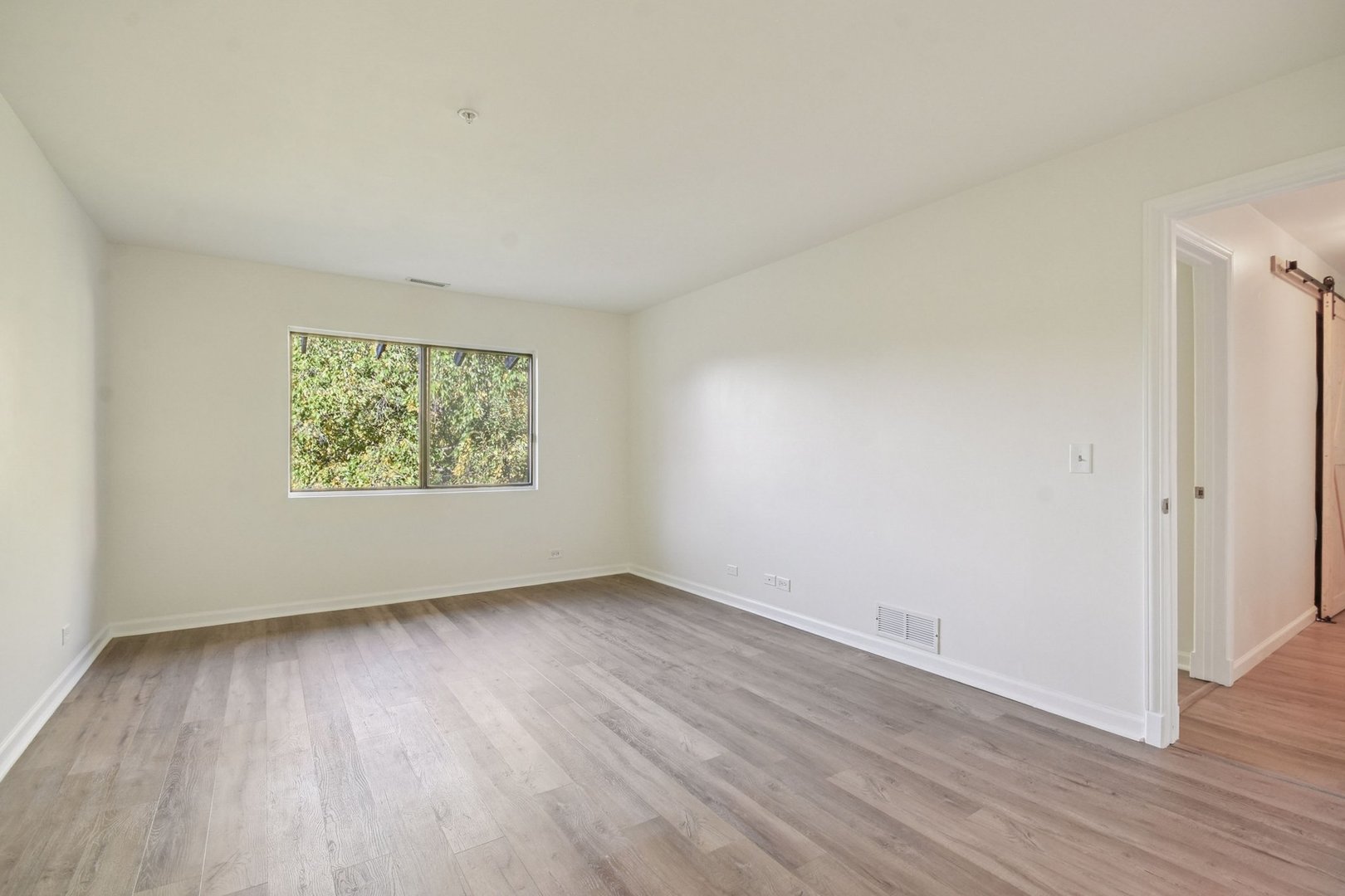 21W581 North Avenue Unit: 35