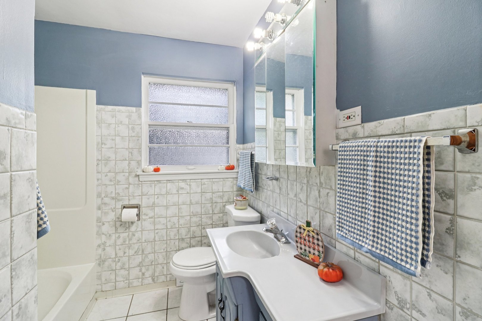 1039 S School Street