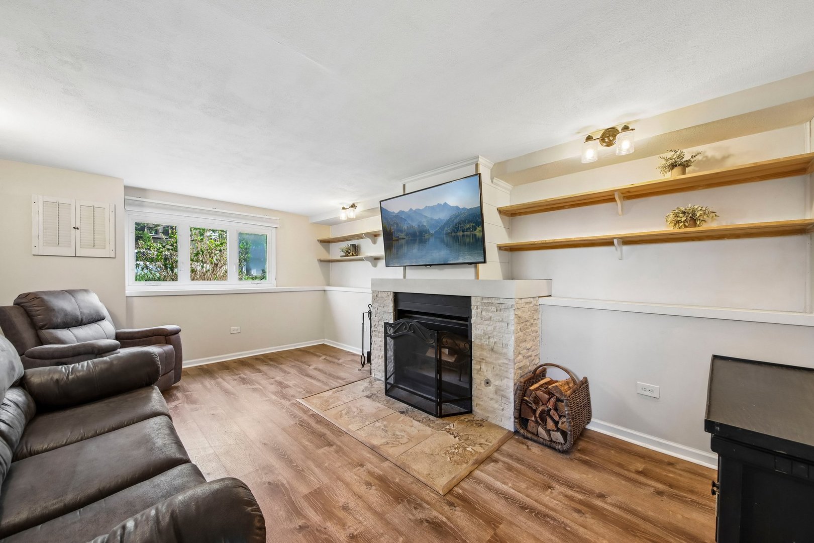 51 W Crystal Avenue