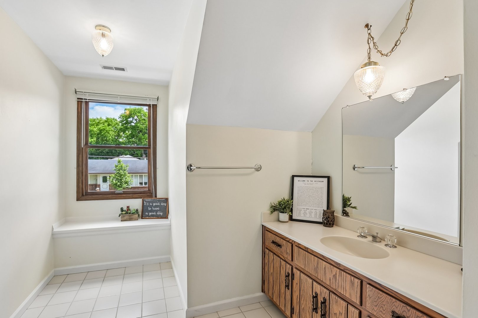 500 W Saint Charles Road