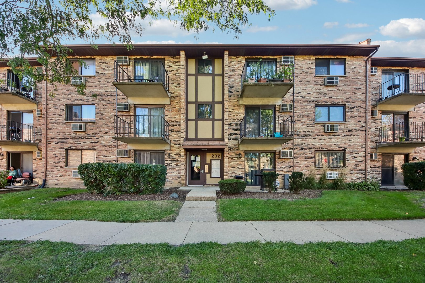 232 Klein Creek Court Unit 4d Carol Stream Il Us 60188 Mrd12777881