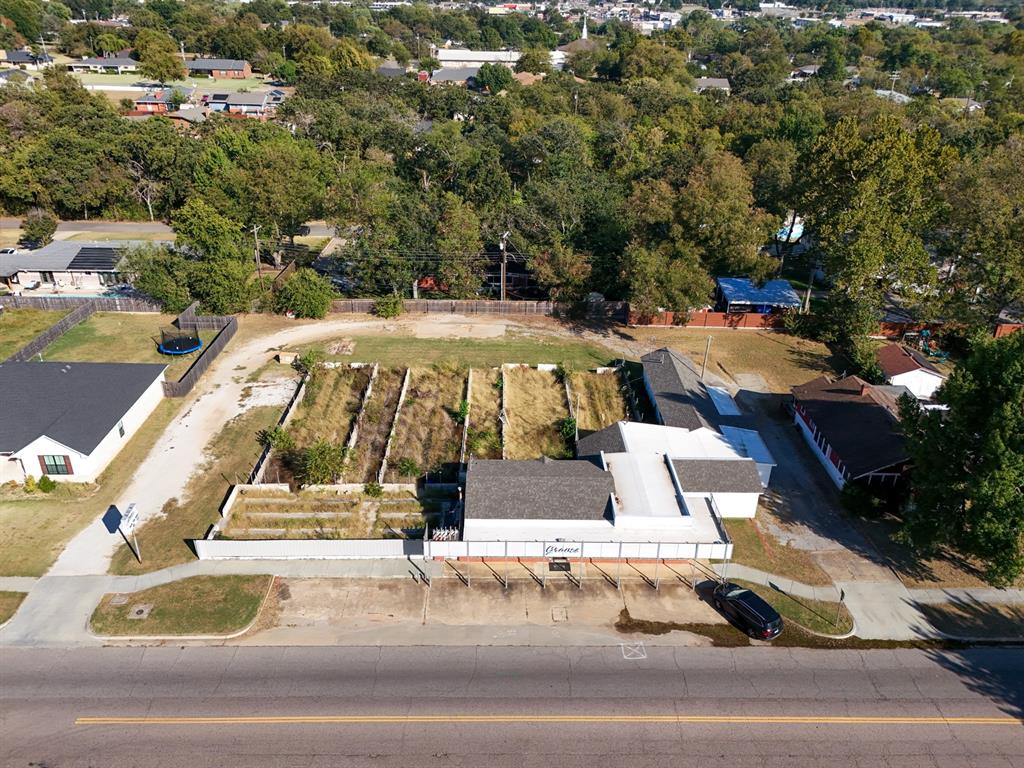 1525 N Broadway Avenue