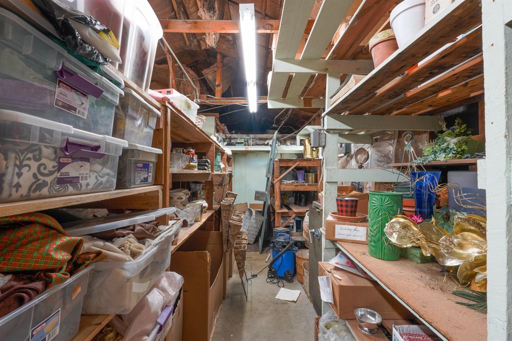 1525 N Broadway Avenue