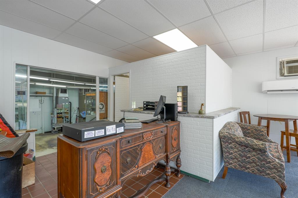 1525 N Broadway Avenue