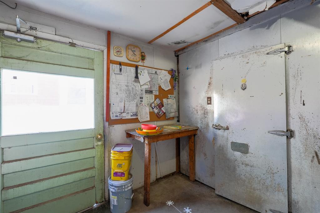 1525 N Broadway Avenue