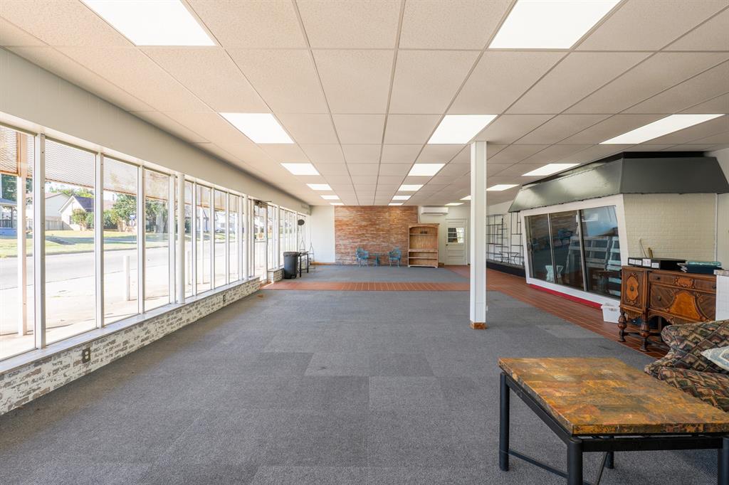 1525 N Broadway Avenue