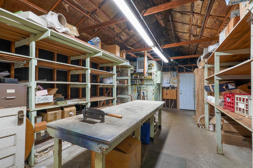 1525 N Broadway Avenue