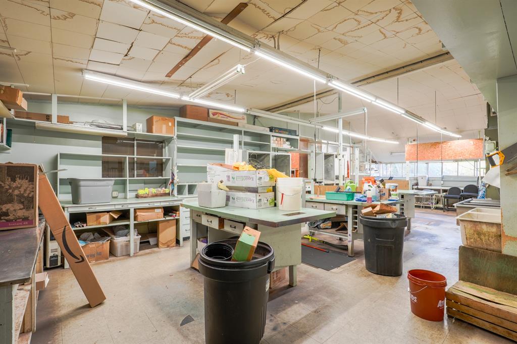 1525 N Broadway Avenue