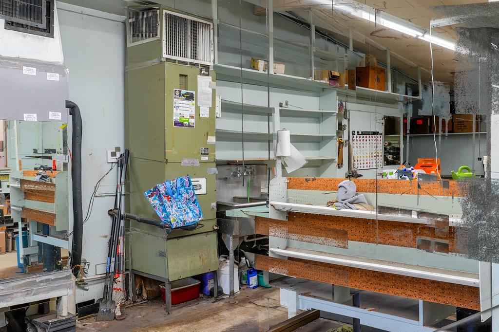 1525 N Broadway Avenue